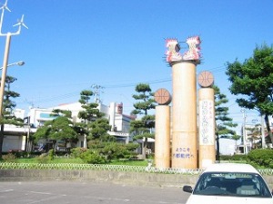 能代駅前のモニュメント 能代駅前のモニュメント